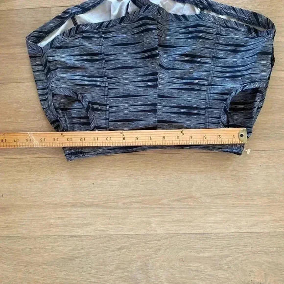 Athleta gray and black Ariel stellar shorts xs - Picture 3 of 4